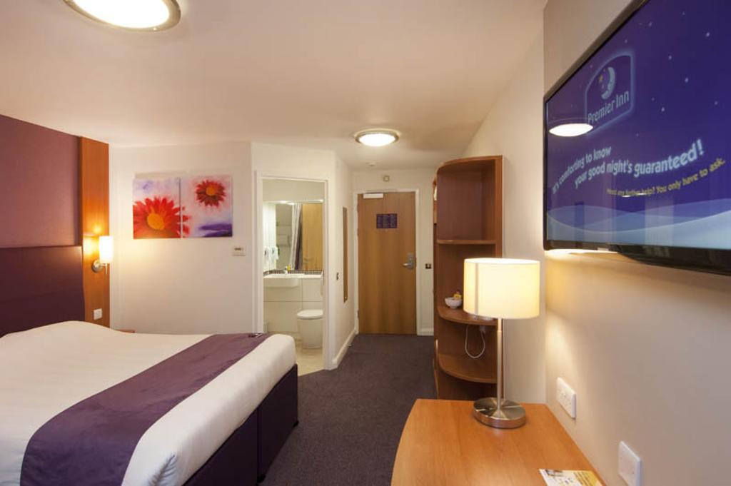 Premier Inn Castleford - Xscape, M62, Jct 32 Buitenkant foto